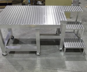 アルミ縞板作業台　（切断　溶接　加工）